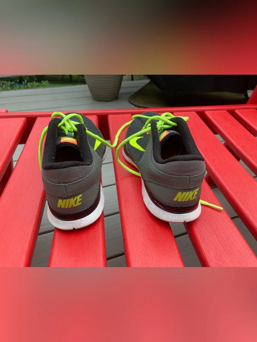 Women’s Nike Sneaker Size 9